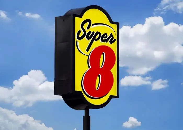 Super 8 By Wyndham Worth Entertainment District 2*