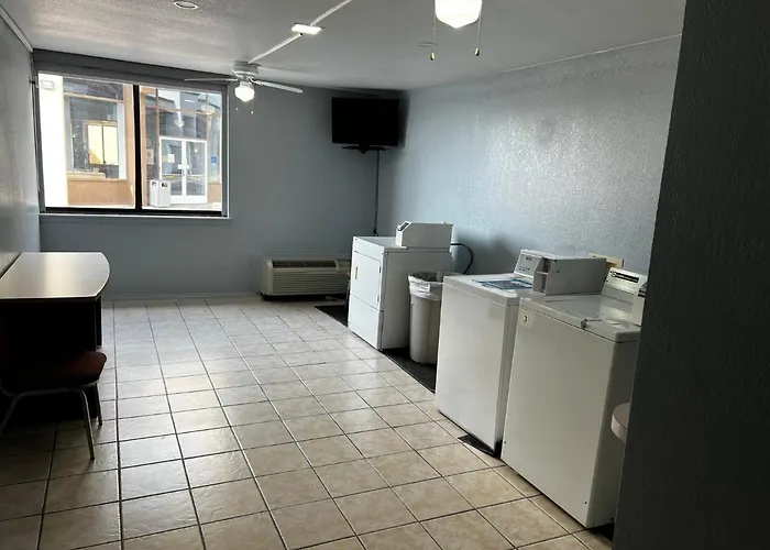Hotel Super 8 By Wyndham Worth Entertainment District 2*