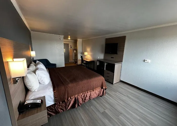 Super 8 By Wyndham Worth Entertainment District 2*