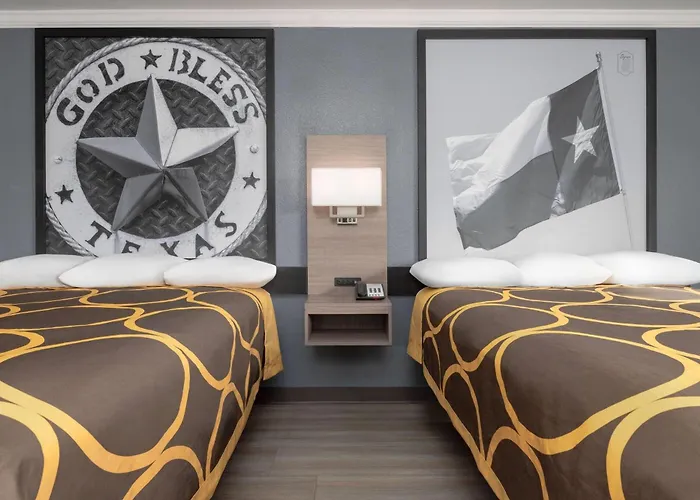 Hotel Super 8 By Wyndham Worth Entertainment District 2*