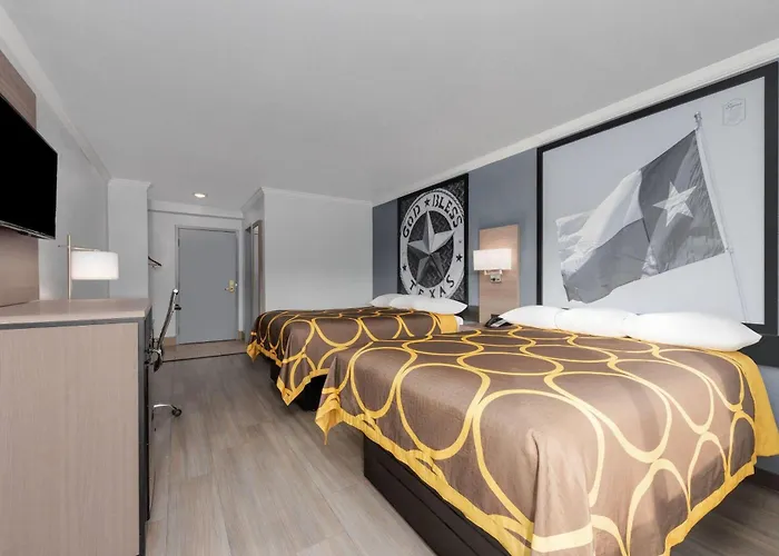 Hotel Super 8 By Wyndham Worth Entertainment District 2*