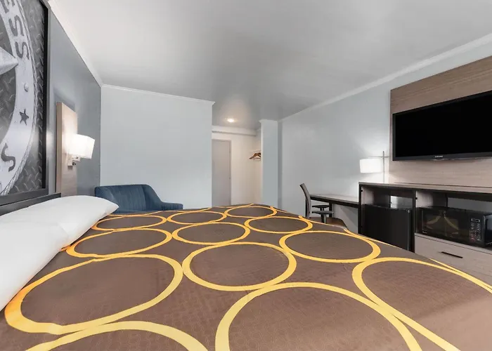 Super 8 By Wyndham Worth Entertainment District Hotel Fort Worth