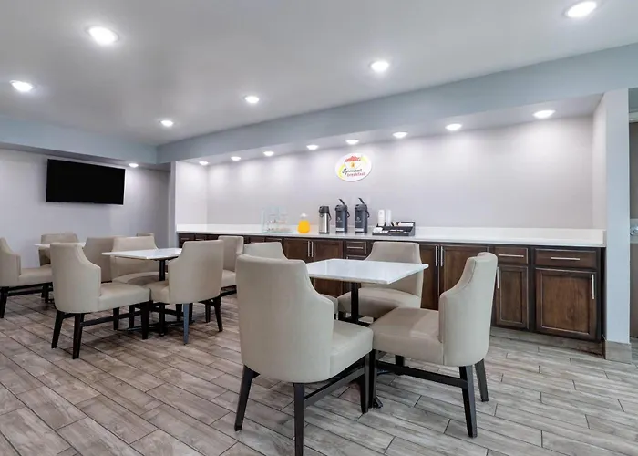 Hotel Super 8 By Wyndham Worth Entertainment District Fort Worth