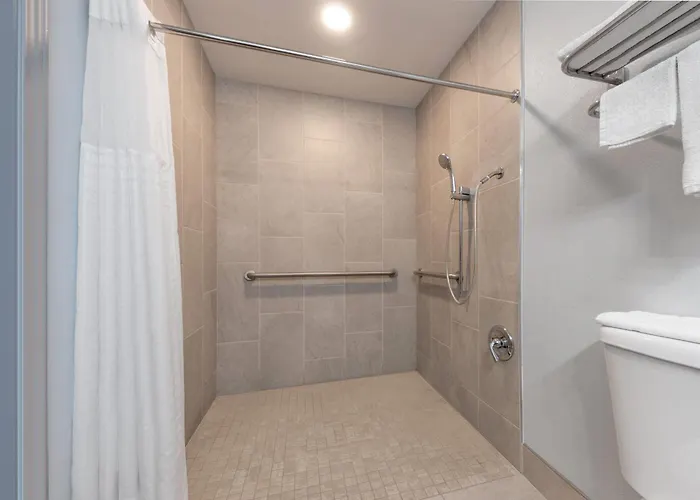 Super 8 By Wyndham Worth Entertainment District Hotel 2*
