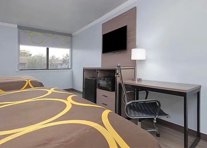 Hotel Super 8 By Wyndham Worth Entertainment District