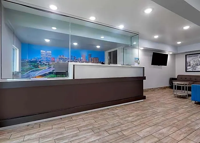Super 8 By Wyndham Worth Entertainment District Hotel 2*
