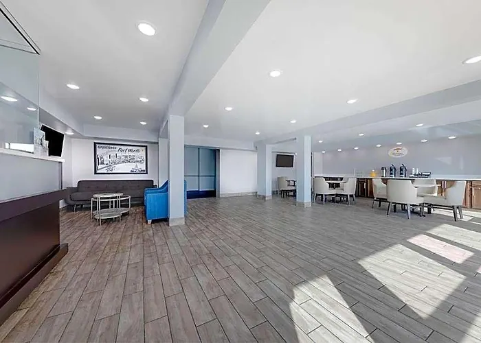 Hotel Super 8 By Wyndham Worth Entertainment District