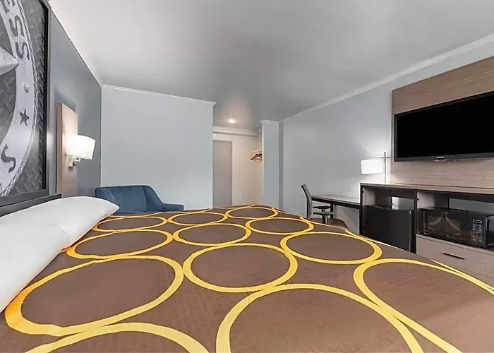 Hotel Super 8 By Wyndham Worth Entertainment District 2*