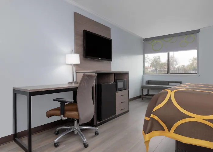 Hotel Super 8 By Wyndham Worth Entertainment District Fort Worth